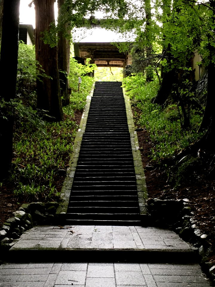 山門への階段